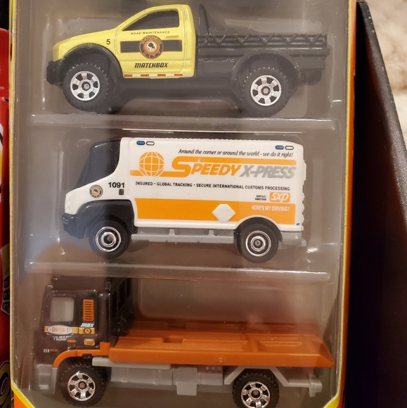 NEW Matchbox Cars & Uno Mobile One Road Trip Kit - Picture 5 of 12